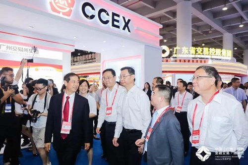 ] Guangzhou Municipal Officers talk to Mr. Ma Chung, Chairman of GZCCB (2nd from the right)